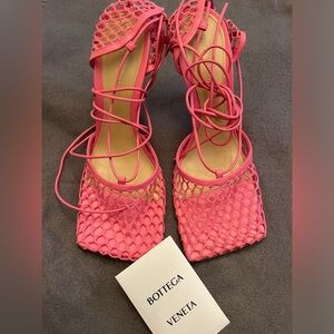 Bottega veneta pink lace up leather trimmed mesh pumps
